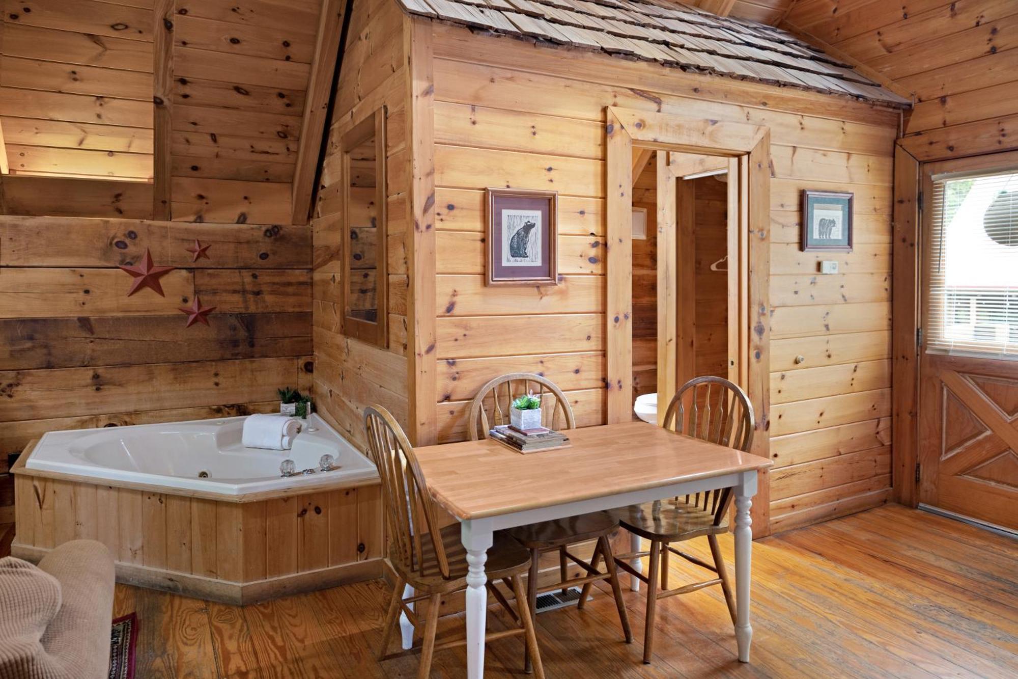Cozy Cabin! Hot Tub, King Bed, Fireplace, & Pool Gatlinburg Dış mekan fotoğraf