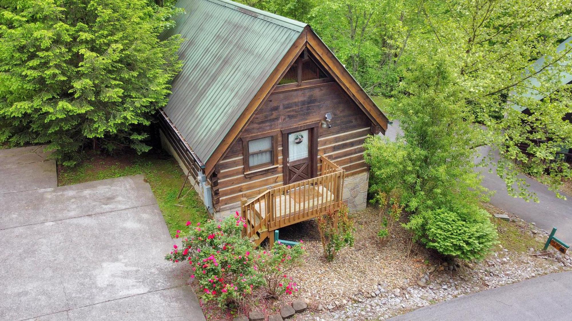 Cozy Cabin! Hot Tub, King Bed, Fireplace, & Pool Gatlinburg Dış mekan fotoğraf