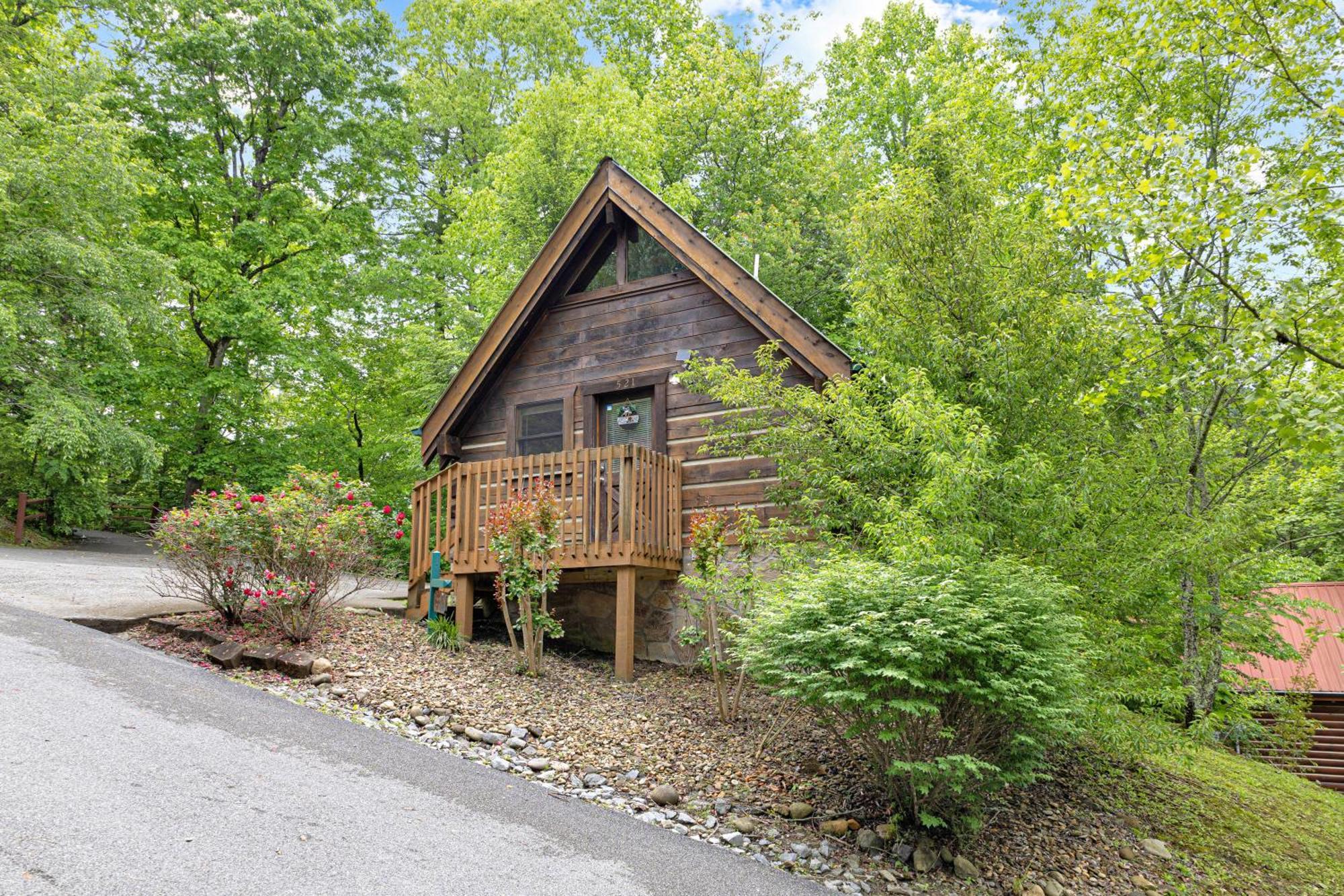 Cozy Cabin! Hot Tub, King Bed, Fireplace, & Pool Gatlinburg Dış mekan fotoğraf