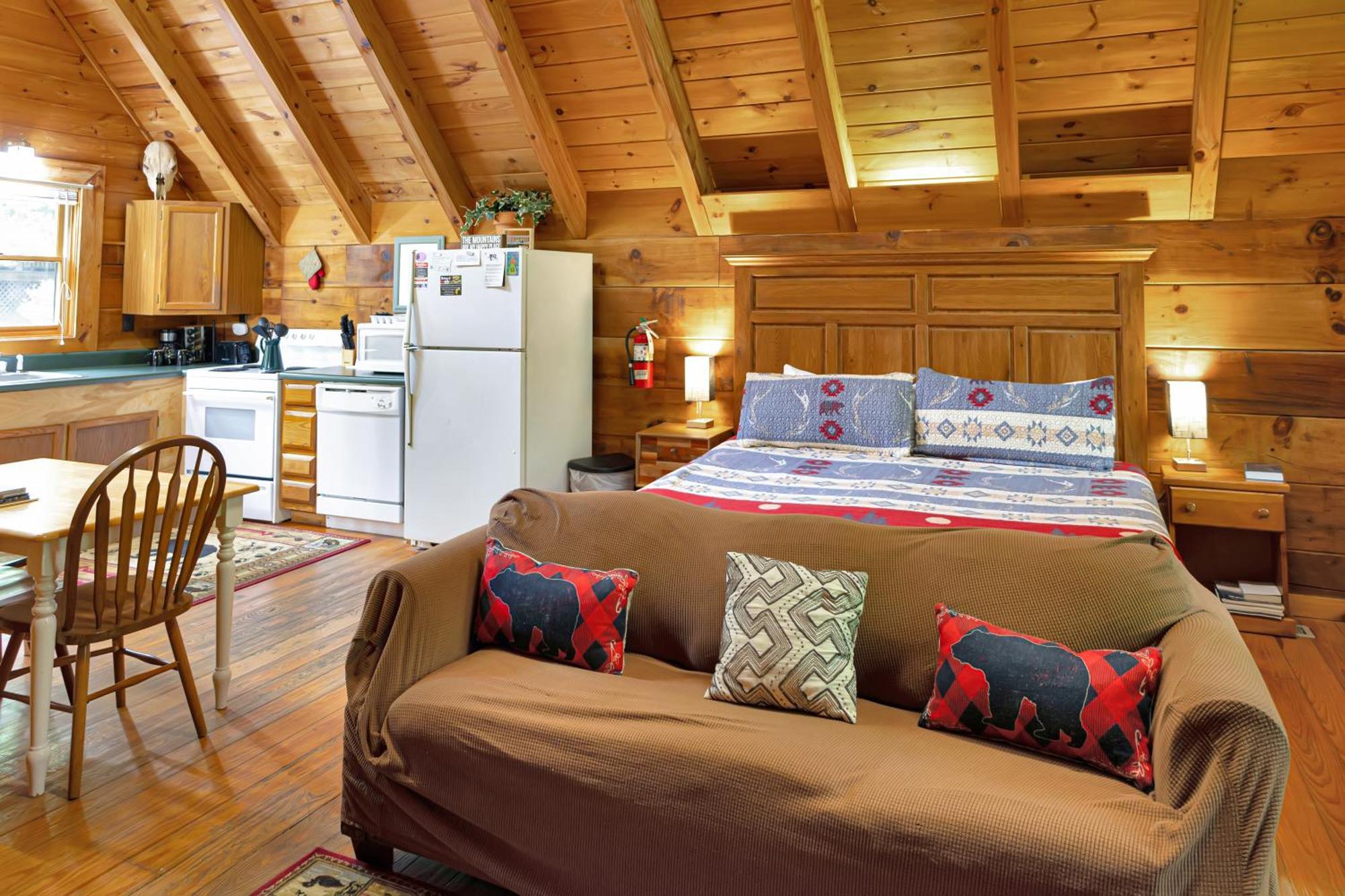 Cozy Cabin! Hot Tub, King Bed, Fireplace, & Pool Gatlinburg Dış mekan fotoğraf